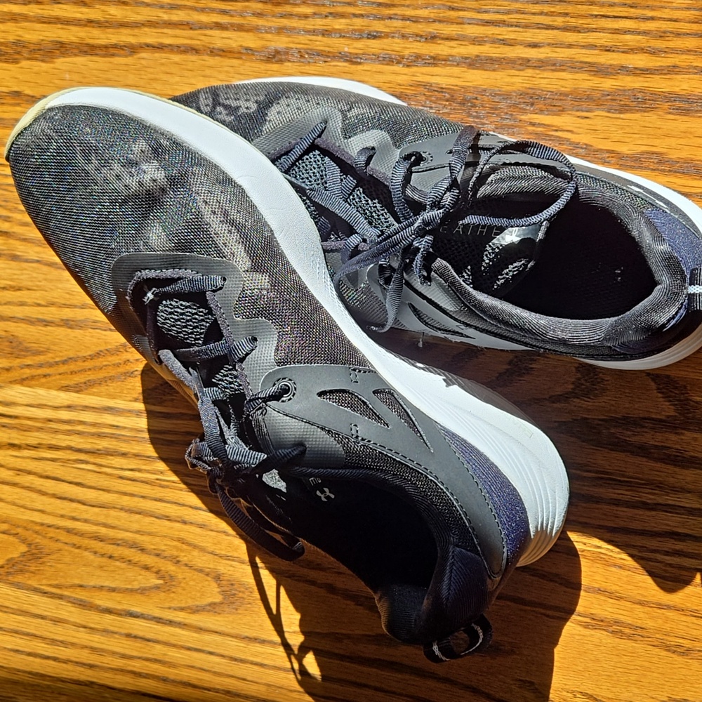Under Armour Charged Breath Women's Size 11